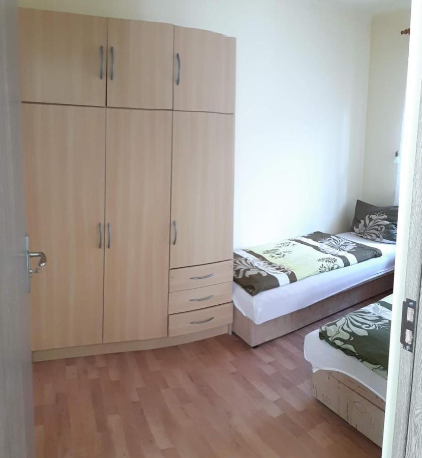 Rozsa Apartment ไฮจ์ดุสโซบอสโล ภายนอก รูปภาพ
