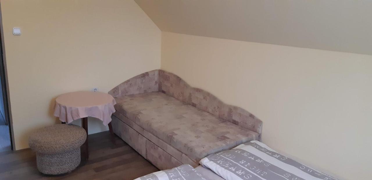 Rozsa Apartment ไฮจ์ดุสโซบอสโล ภายนอก รูปภาพ