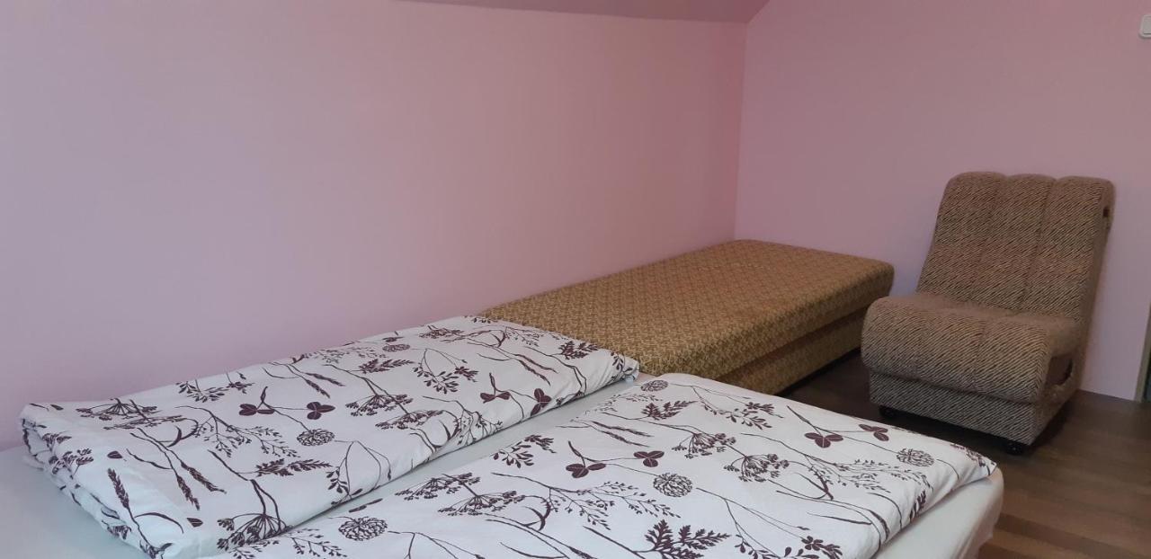 Rozsa Apartment ไฮจ์ดุสโซบอสโล ภายนอก รูปภาพ