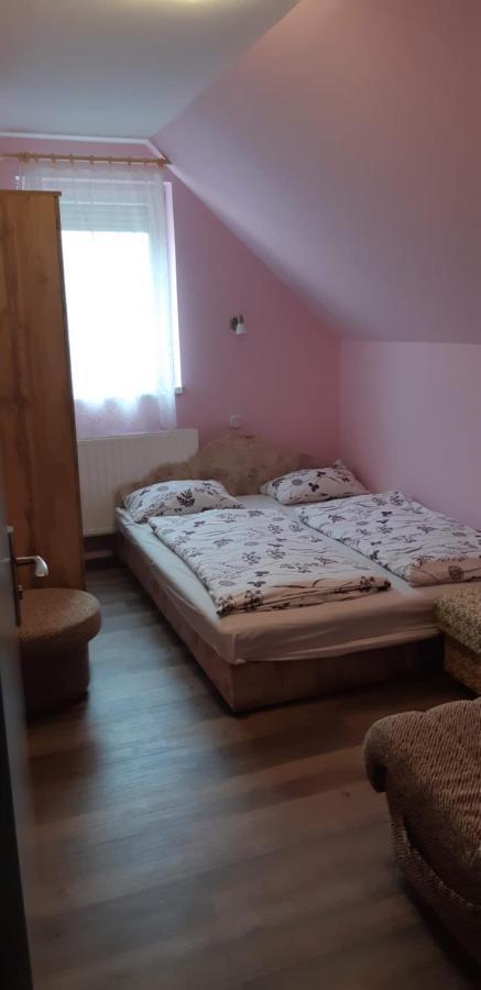 Rozsa Apartment ไฮจ์ดุสโซบอสโล ภายนอก รูปภาพ