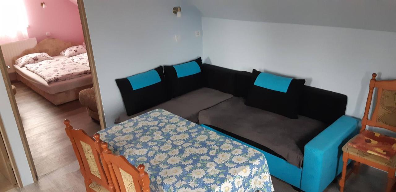 Rozsa Apartment ไฮจ์ดุสโซบอสโล ภายนอก รูปภาพ